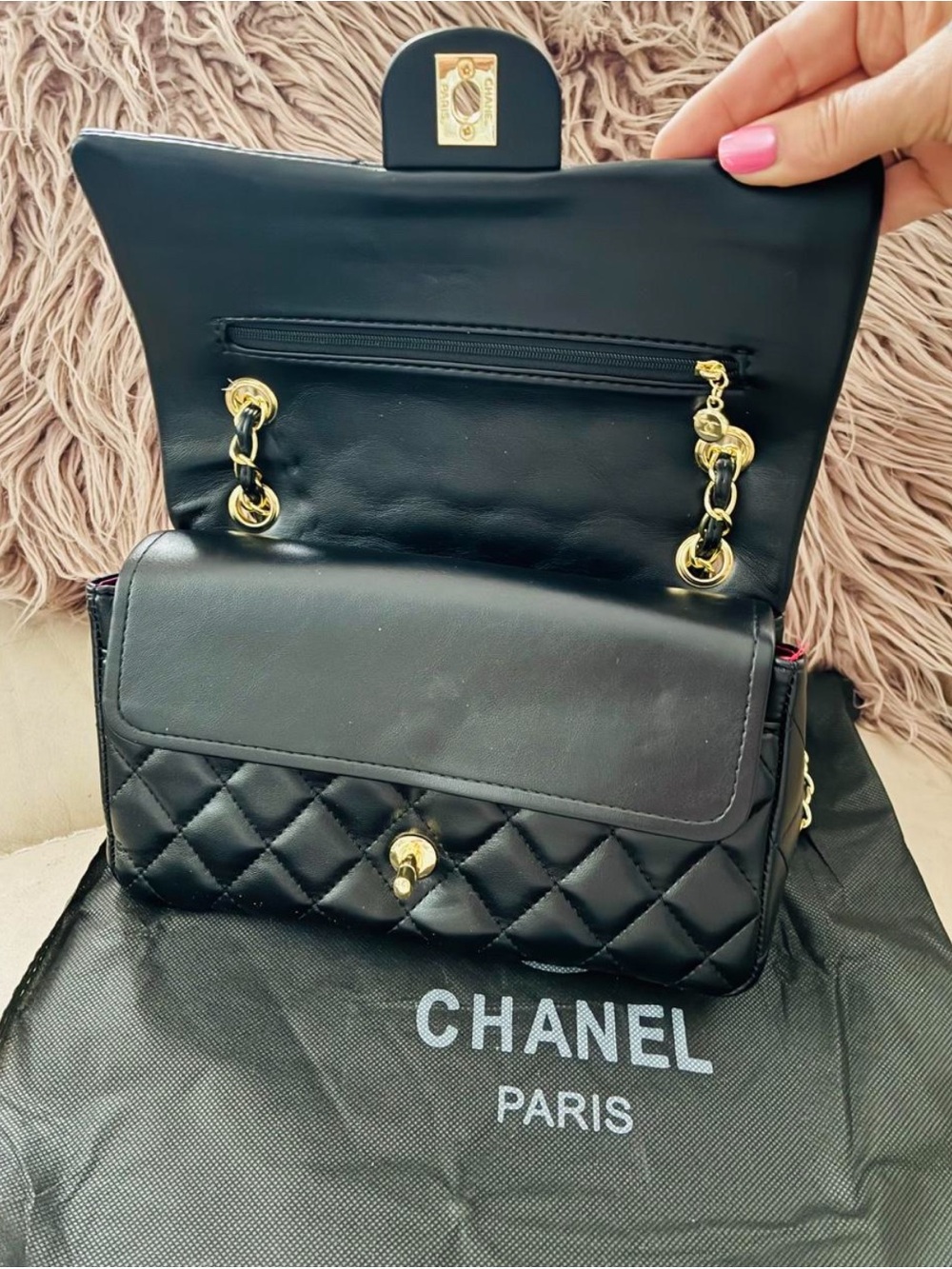Black Quilted Chain Shoulder Bag Chanel gold Hardware Elegant Classic flap Style - Picture 6 of 8